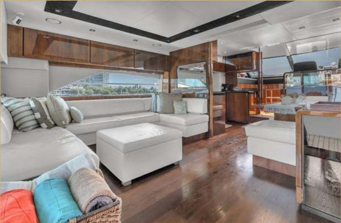 Fairline 70'
