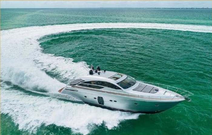 Pershing 64'