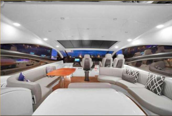 Pershing 68'